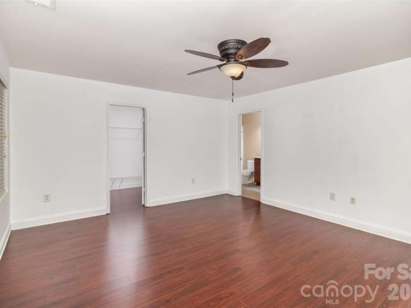 14038 Pinyon Pine Lane, Charlotte, NC 28215.  MLS# CAR4339783, YatesRealty ID 5724. 