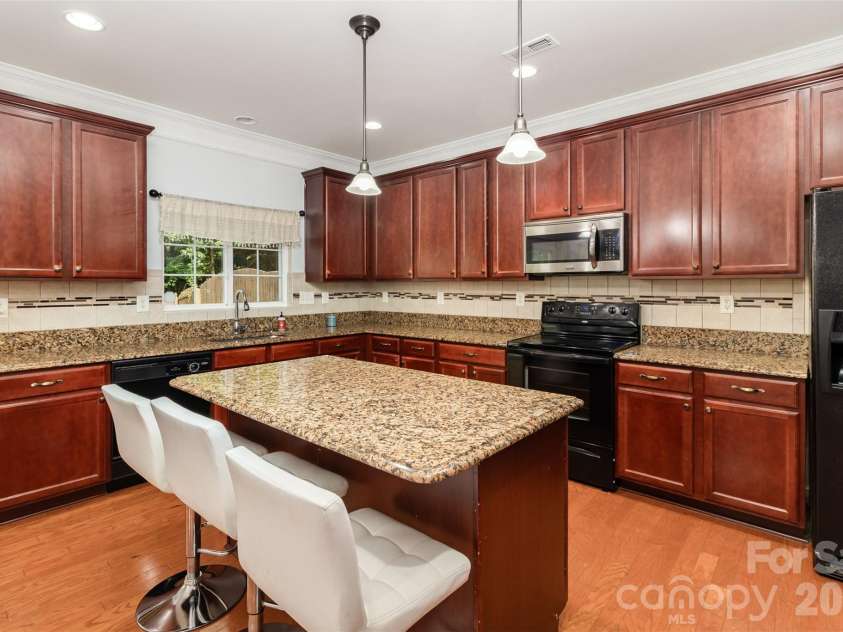 14038 Pinyon Pine Lane, Charlotte, NC 28215.  MLS# CAR4339783, YatesRealty ID 5724. 