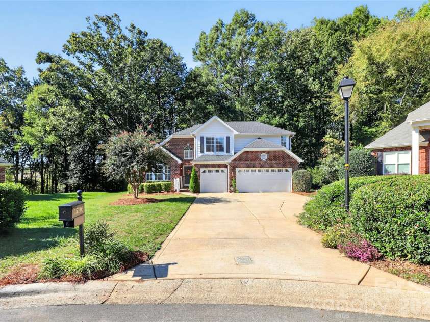 15703 Edenfield Drive, Huntersville, NC 28078.  MLS# CAR4435427, YatesRealty ID 57240. 