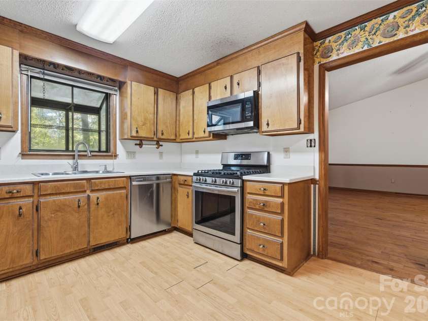 8607 Wellington Lane, Harrisburg, NC 28075.  MLS# CAR4435487, YatesRealty ID 57245. Kitchen