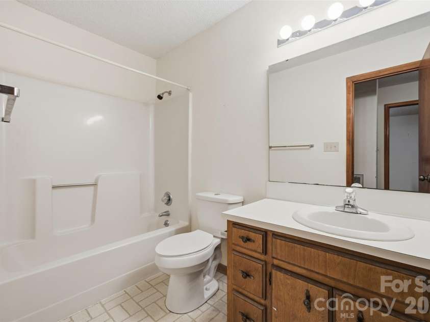 8607 Wellington Lane, Harrisburg, NC 28075.  MLS# CAR4435487, YatesRealty ID 57245. Second Full Bathroom