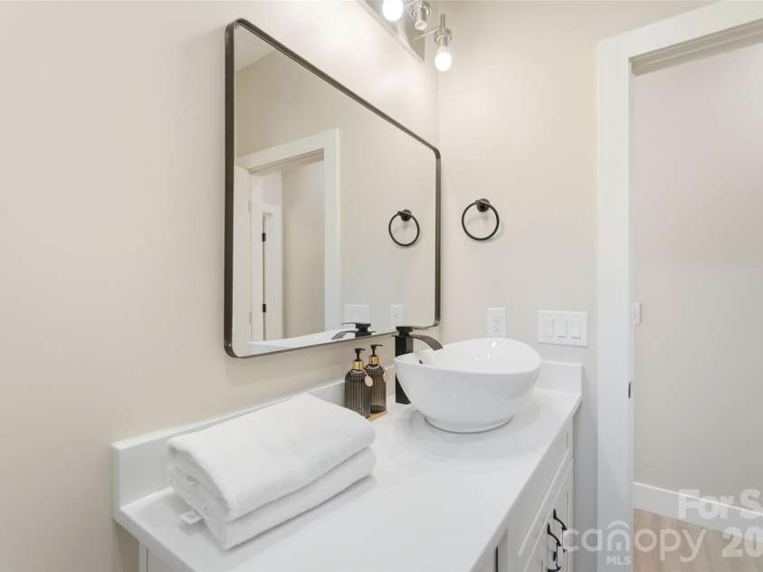 10120 Mini Ranch Road, Waxhaw, NC 28173.  MLS# CAR4432131, YatesRealty ID 57248. 3rd bathroom