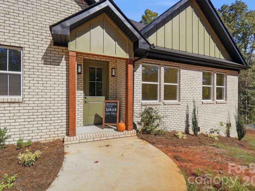 10120 Mini Ranch Road, Waxhaw, NC 28173.  MLS# CAR4432131, YatesRealty ID 57248. 
