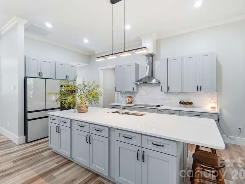 10120 Mini Ranch Road, Waxhaw, NC 28173.  MLS# CAR4432131, YatesRealty ID 57248. Kitchen
