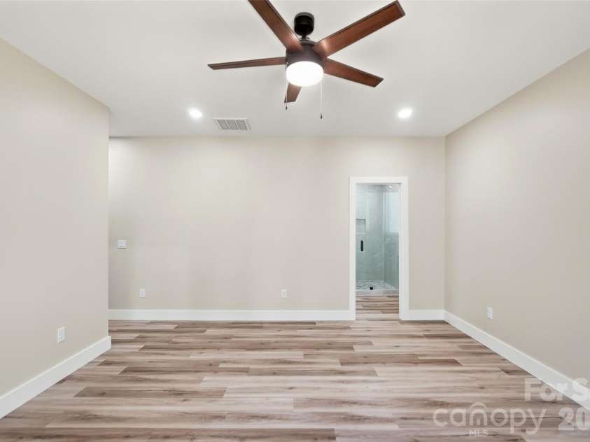 10120 Mini Ranch Road, Waxhaw, NC 28173.  MLS# CAR4432131, YatesRealty ID 57248. Primary bedroom