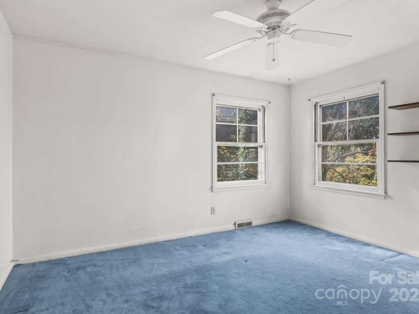 4 Baird Lane, Asheville, NC 28804.  MLS# CAR4204513, YatesRealty ID 5725. 