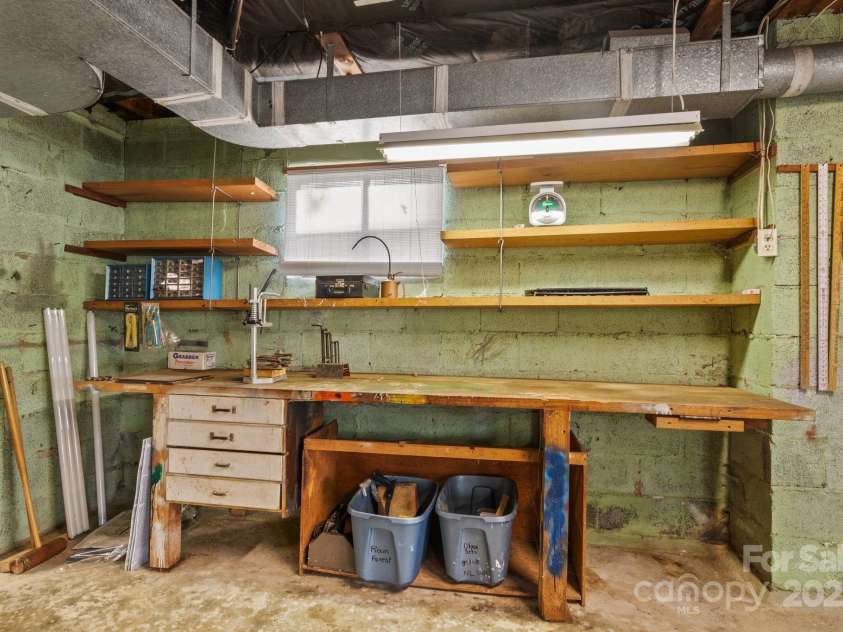4 Baird Lane, Asheville, NC 28804.  MLS# CAR4204513, YatesRealty ID 5725. 