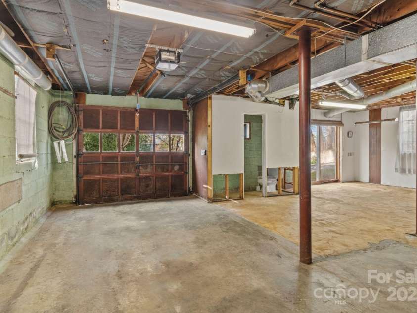 4 Baird Lane, Asheville, NC 28804.  MLS# CAR4204513, YatesRealty ID 5725. 