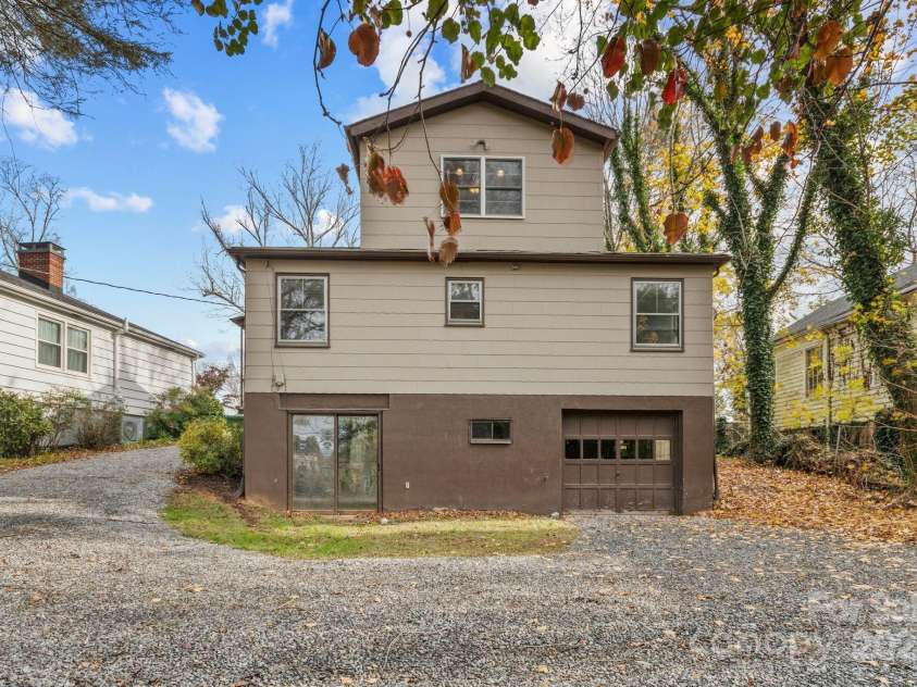 4 Baird Lane, Asheville, NC 28804.  MLS# CAR4204513, YatesRealty ID 5725. 
