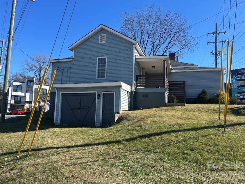 401 Charles Avenue, Charlotte, NC 28205.  MLS# CAR4334204, YatesRealty ID 5725. 