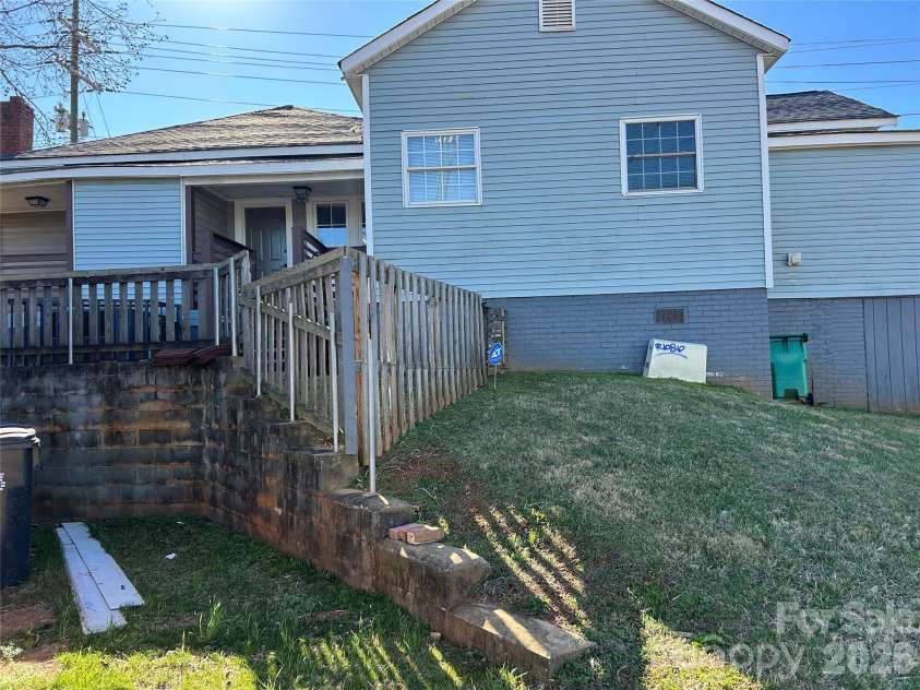 401 Charles Avenue, Charlotte, NC 28205.  MLS# CAR4334204, YatesRealty ID 5725. 