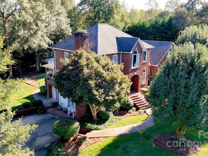 102 Sleaford Court, Dallas, NC 28034.  MLS# CAR4184527, YatesRealty ID 5726. 