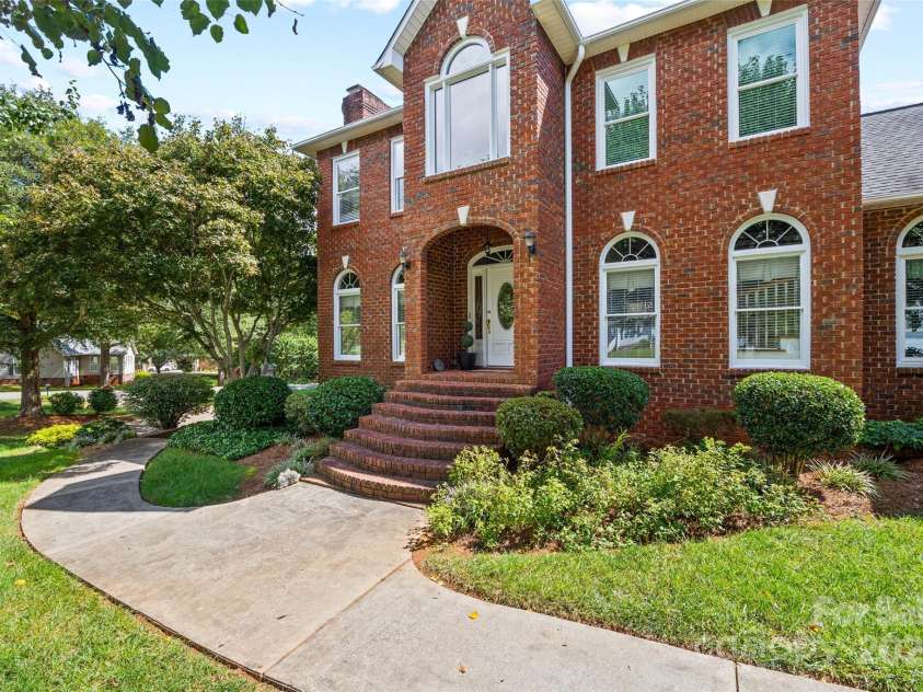 102 Sleaford Court, Dallas, NC 28034.  MLS# CAR4184527, YatesRealty ID 5726. 