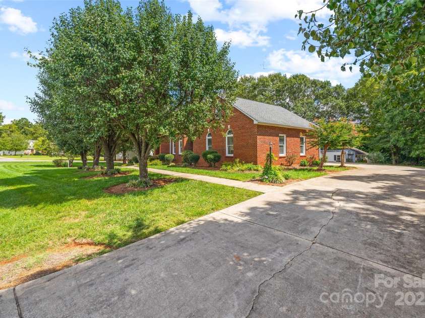 102 Sleaford Court, Dallas, NC 28034.  MLS# CAR4184527, YatesRealty ID 5726. 