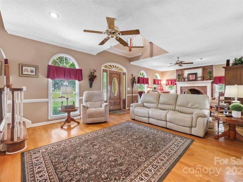 102 Sleaford Court, Dallas, NC 28034.  MLS# CAR4184527, YatesRealty ID 5726. 