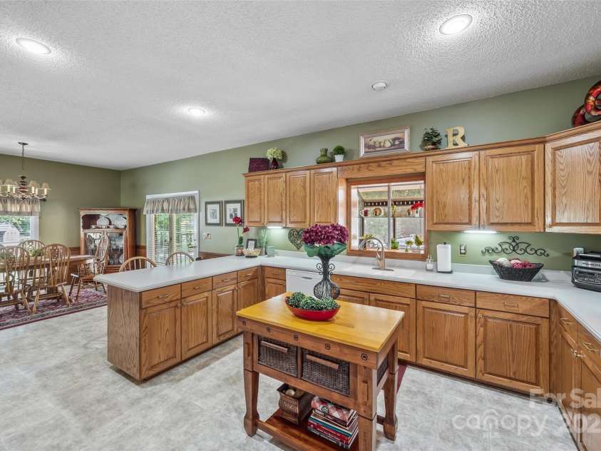102 Sleaford Court, Dallas, NC 28034.  MLS# CAR4184527, YatesRealty ID 5726. 