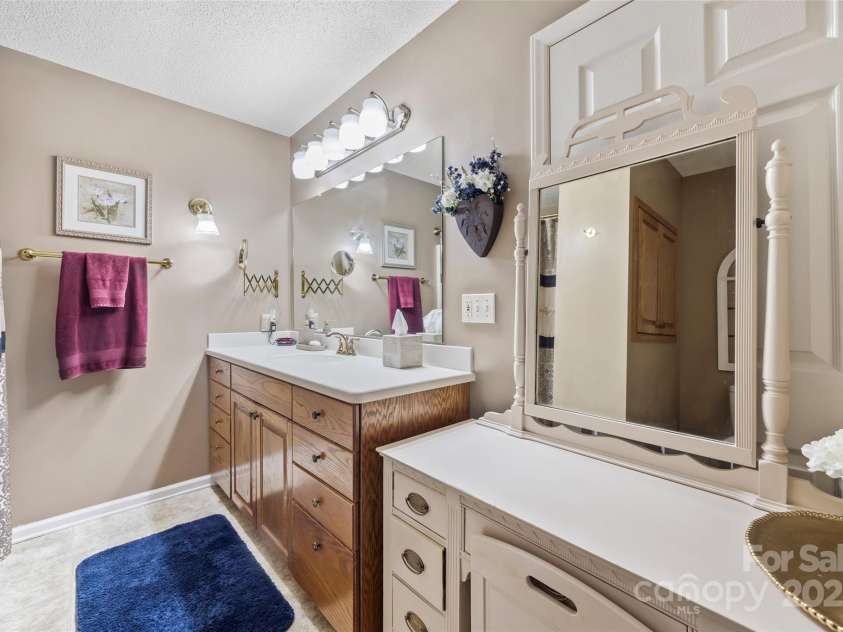 102 Sleaford Court, Dallas, NC 28034.  MLS# CAR4184527, YatesRealty ID 5726. 