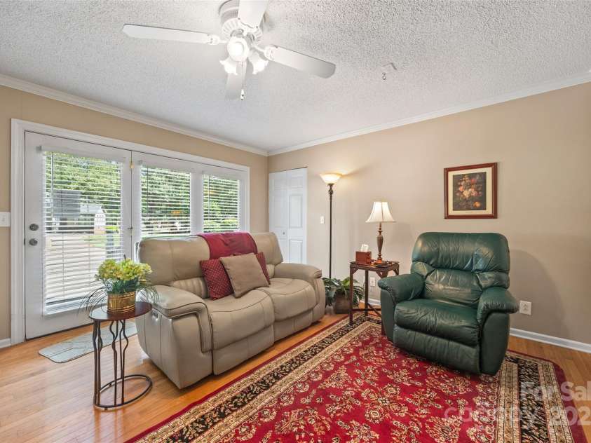 102 Sleaford Court, Dallas, NC 28034.  MLS# CAR4184527, YatesRealty ID 5726. 