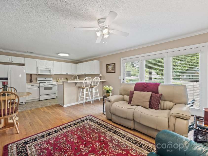 102 Sleaford Court, Dallas, NC 28034.  MLS# CAR4184527, YatesRealty ID 5726. 
