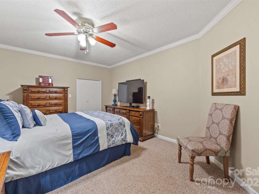 102 Sleaford Court, Dallas, NC 28034.  MLS# CAR4184527, YatesRealty ID 5726. 