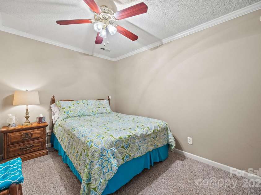 102 Sleaford Court, Dallas, NC 28034.  MLS# CAR4184527, YatesRealty ID 5726. 
