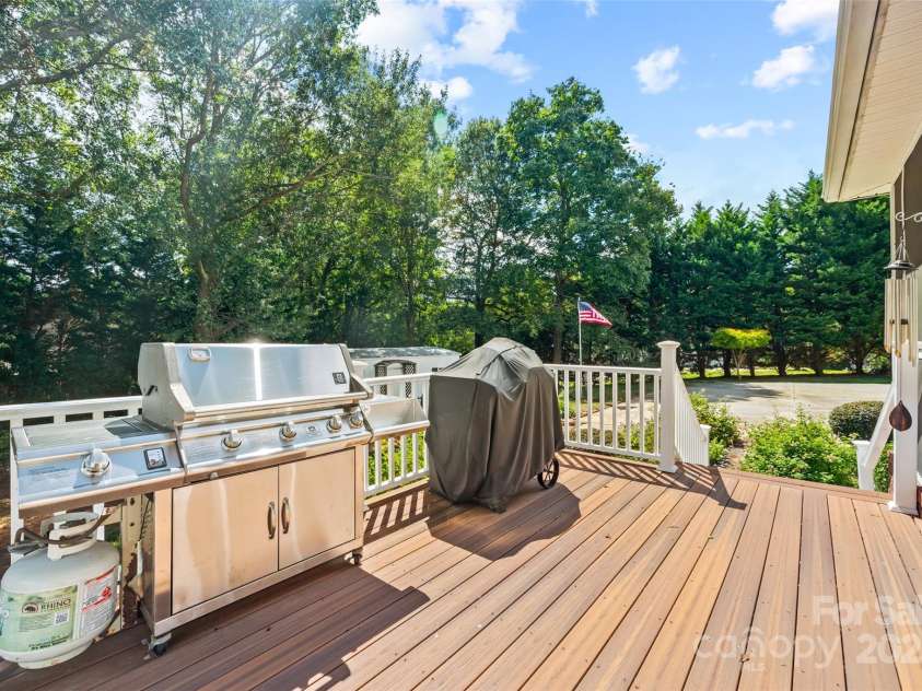 102 Sleaford Court, Dallas, NC 28034.  MLS# CAR4184527, YatesRealty ID 5726. 
