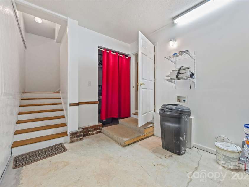 102 Sleaford Court, Dallas, NC 28034.  MLS# CAR4184527, YatesRealty ID 5726. 