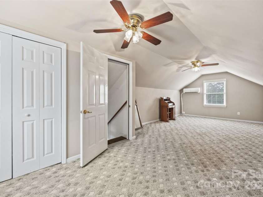 102 Sleaford Court, Dallas, NC 28034.  MLS# CAR4184527, YatesRealty ID 5726. 