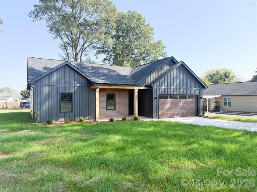 212 Bethpage Road, Kannapolis, NC 28081.  MLS# CAR4434080, YatesRealty ID 57262. 