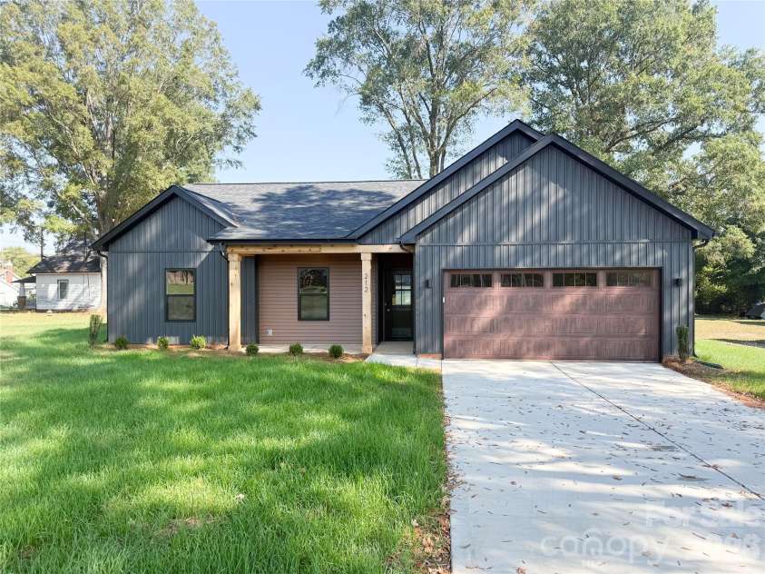 212 Bethpage Road, Kannapolis, NC 28081.  MLS# CAR4434080, YatesRealty ID 57262. 