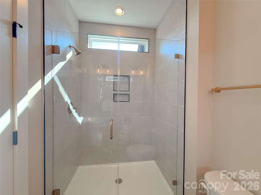 212 Bethpage Road, Kannapolis, NC 28081.  MLS# CAR4434080, YatesRealty ID 57262. Primary bathroom