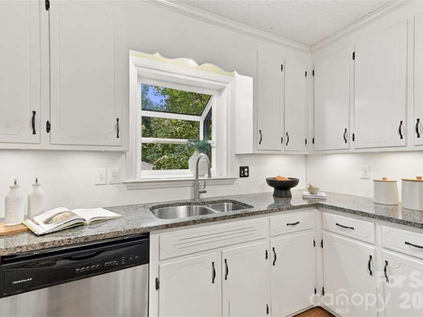 122 Keowee Circle, Indian Trail, NC 28079.  MLS# CAR4434216, YatesRealty ID 57266. 