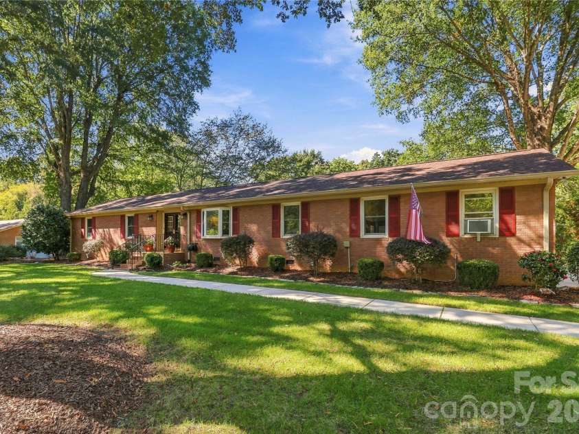 122 Keowee Circle, Indian Trail, NC 28079.  MLS# CAR4434216, YatesRealty ID 57266. 