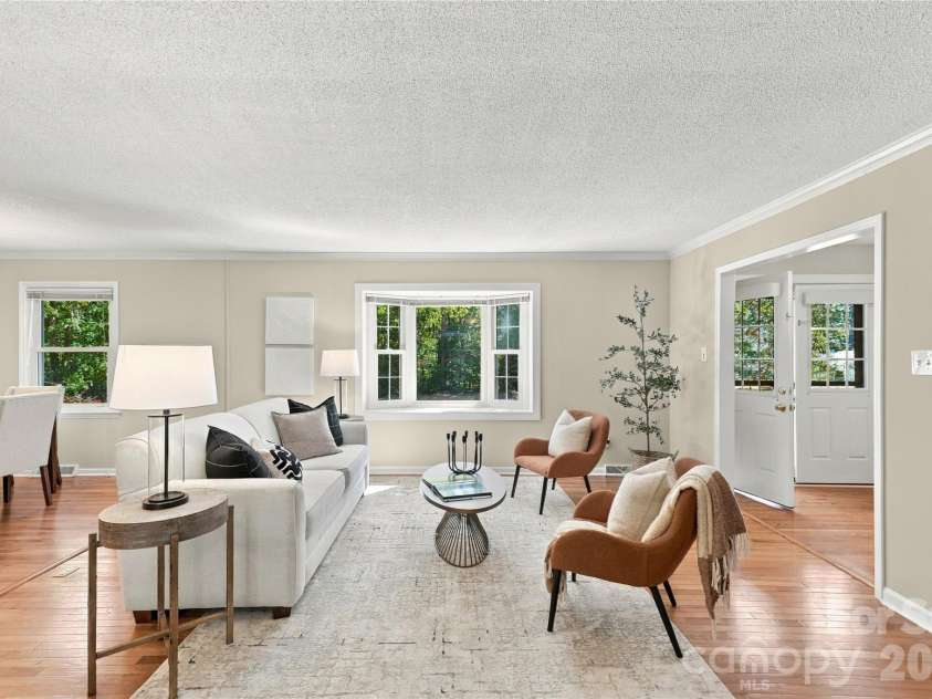 122 Keowee Circle, Indian Trail, NC 28079.  MLS# CAR4434216, YatesRealty ID 57266. Beautiful open plan