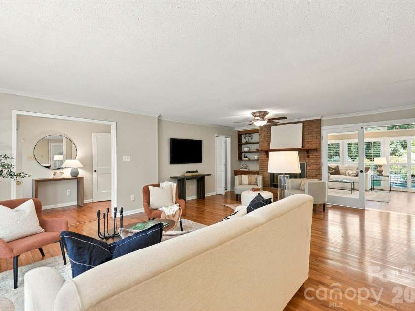 122 Keowee Circle, Indian Trail, NC 28079.  MLS# CAR4434216, YatesRealty ID 57266. Beautiful open plan