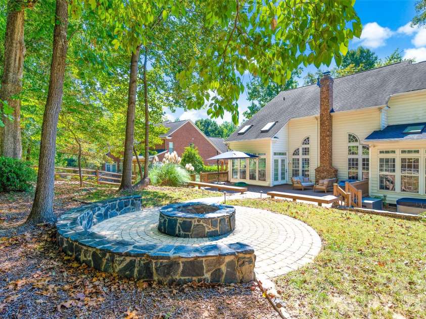 184 Montrose Drive, Mooresville, NC 28115.  MLS# CAR4434086, YatesRealty ID 57268. 