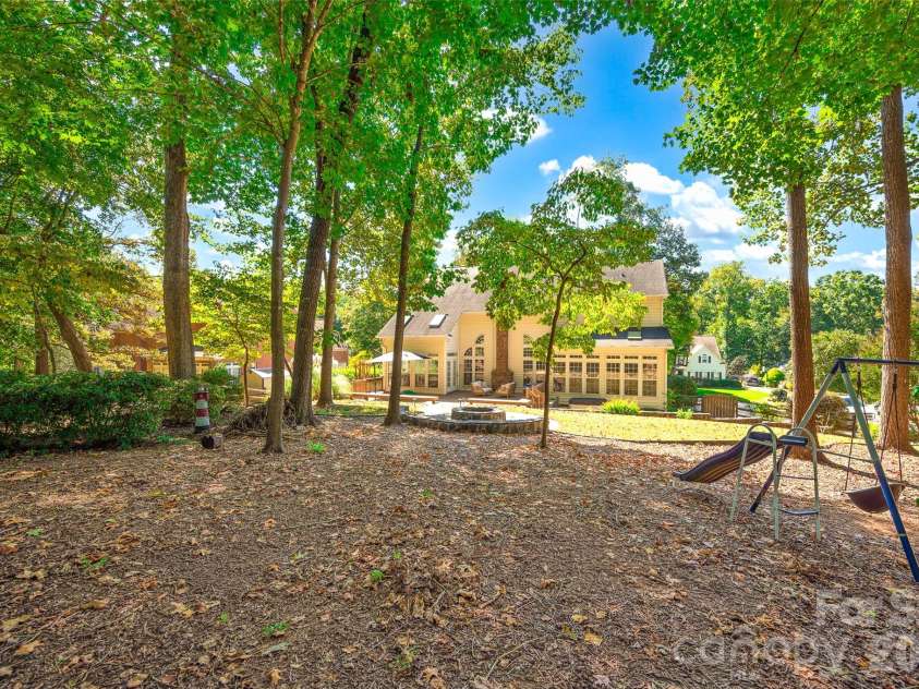 184 Montrose Drive, Mooresville, NC 28115.  MLS# CAR4434086, YatesRealty ID 57268. 