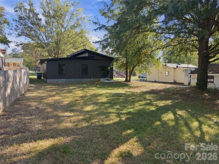 571 Buford Drive, Concord, NC 28025.  MLS# CAR4434170, YatesRealty ID 57269. Great space