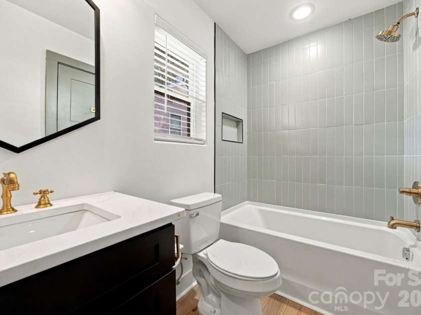 571 Buford Drive, Concord, NC 28025.  MLS# CAR4434170, YatesRealty ID 57269. Guest full bath