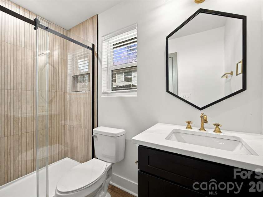 571 Buford Drive, Concord, NC 28025.  MLS# CAR4434170, YatesRealty ID 57269. Primary end=suite bath