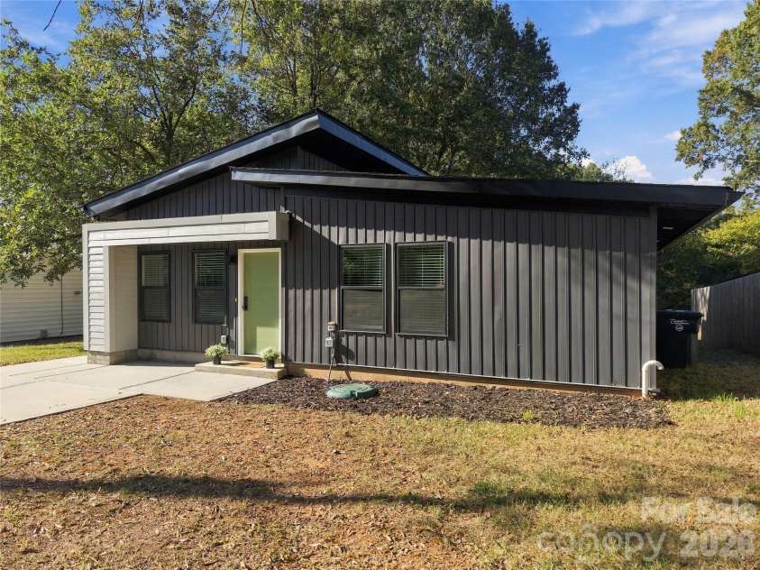 571 Buford Drive, Concord, NC 28025.  MLS# CAR4434170, YatesRealty ID 57269. Welcome home