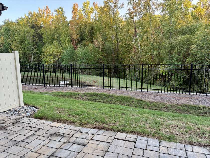9441 Glenburn Lane, Charlotte, NC 28278.  MLS# CAR4434097, YatesRealty ID 57270. 