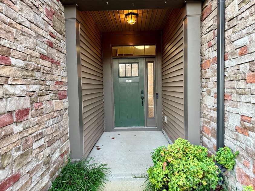 9441 Glenburn Lane, Charlotte, NC 28278.  MLS# CAR4434097, YatesRealty ID 57270. 