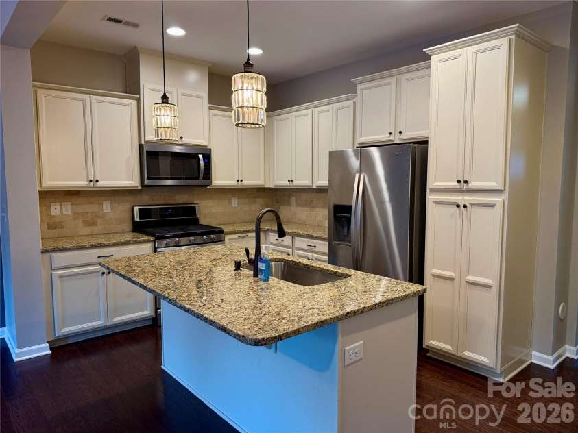 9441 Glenburn Lane, Charlotte, NC 28278.  MLS# CAR4434097, YatesRealty ID 57270. 