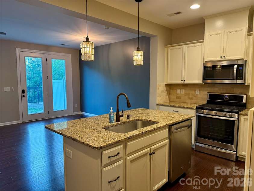 9441 Glenburn Lane, Charlotte, NC 28278.  MLS# CAR4434097, YatesRealty ID 57270. 