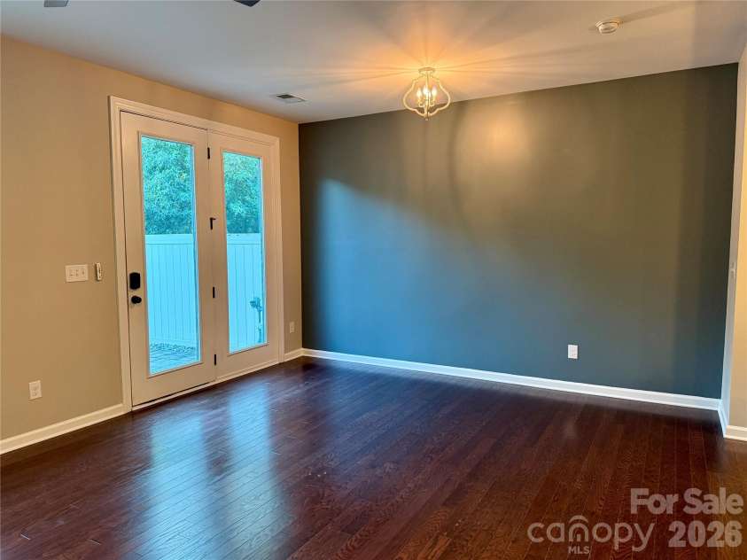 9441 Glenburn Lane, Charlotte, NC 28278.  MLS# CAR4434097, YatesRealty ID 57270. 