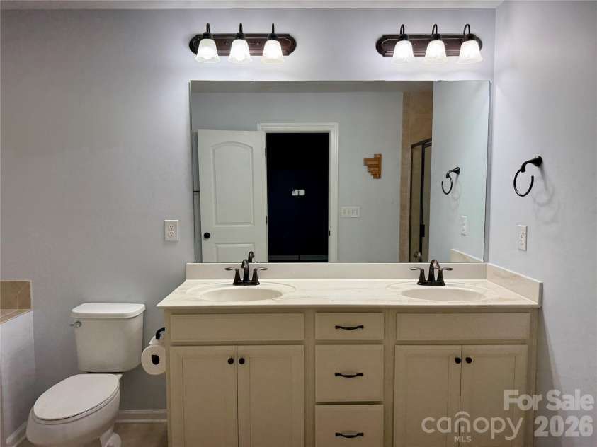 9441 Glenburn Lane, Charlotte, NC 28278.  MLS# CAR4434097, YatesRealty ID 57270. 