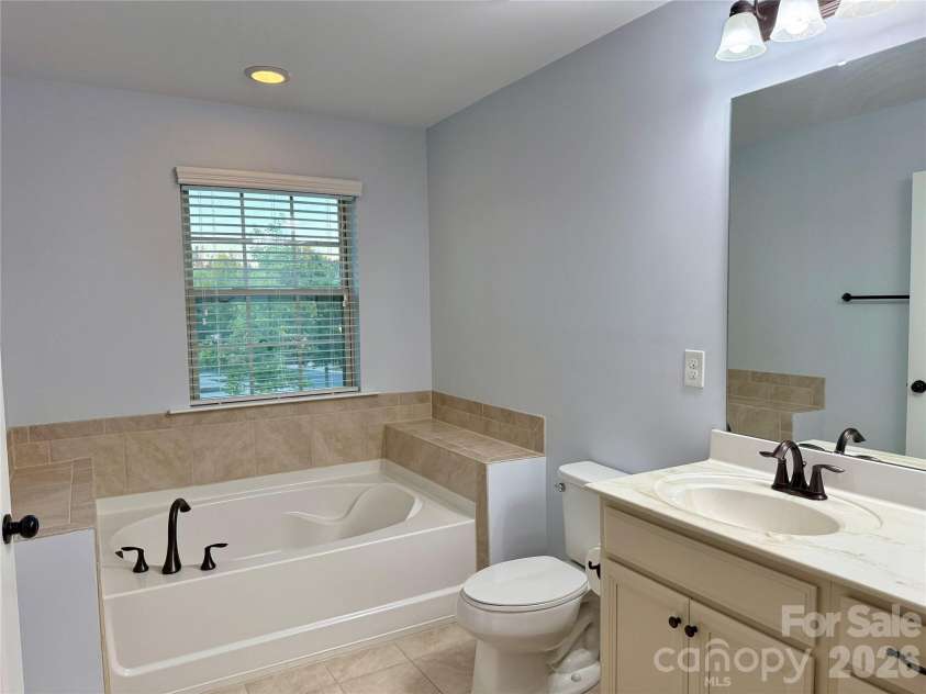 9441 Glenburn Lane, Charlotte, NC 28278.  MLS# CAR4434097, YatesRealty ID 57270. 