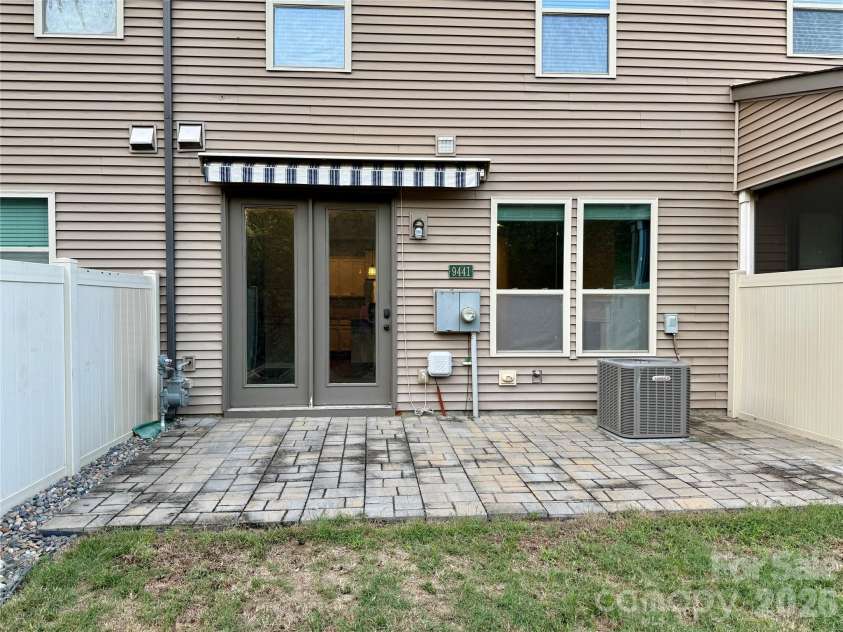 9441 Glenburn Lane, Charlotte, NC 28278.  MLS# CAR4434097, YatesRealty ID 57270. 