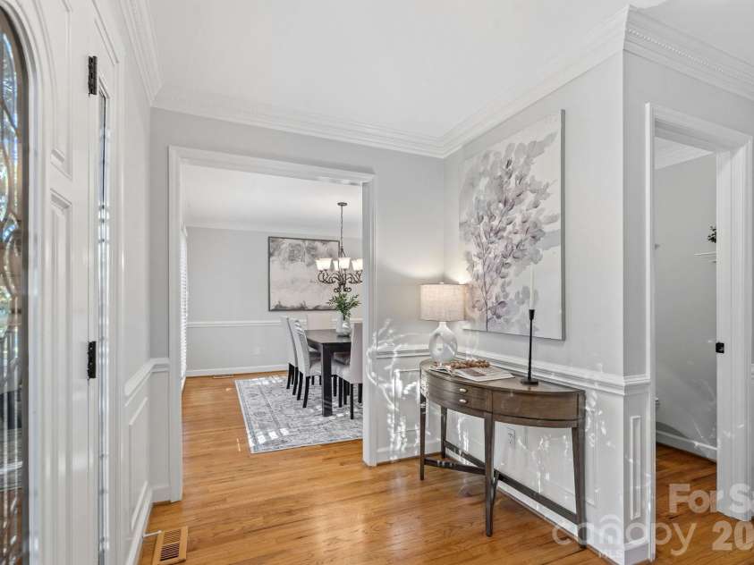 2716 Oldenway Drive, Charlotte, NC 28269.  MLS# CAR4433195, YatesRealty ID 57275. 